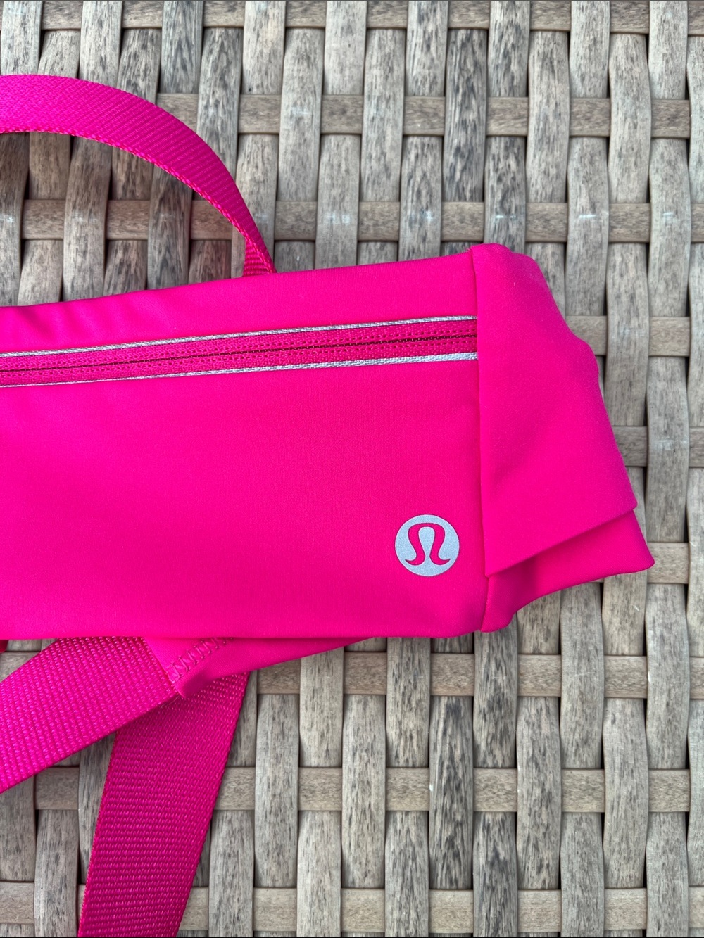 Lululemon Fast and Free Running Belt in Jeweled Magenta size L/XL - Picture 2 of 11